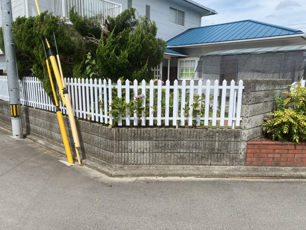 【高松市Ｋ様邸】天然芝撤去＆間口も広々で快適✨駐車場拡張工事㊗完工 (株)カインズガーデン｜香川県の庭リフォーム工事