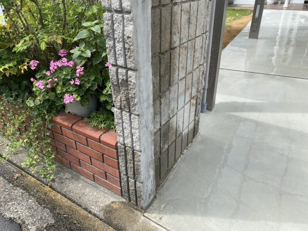 【高松市Ｋ様邸】天然芝撤去＆間口も広々で快適✨駐車場拡張工事㊗完工 (株)カインズガーデン｜香川県の庭リフォーム工事