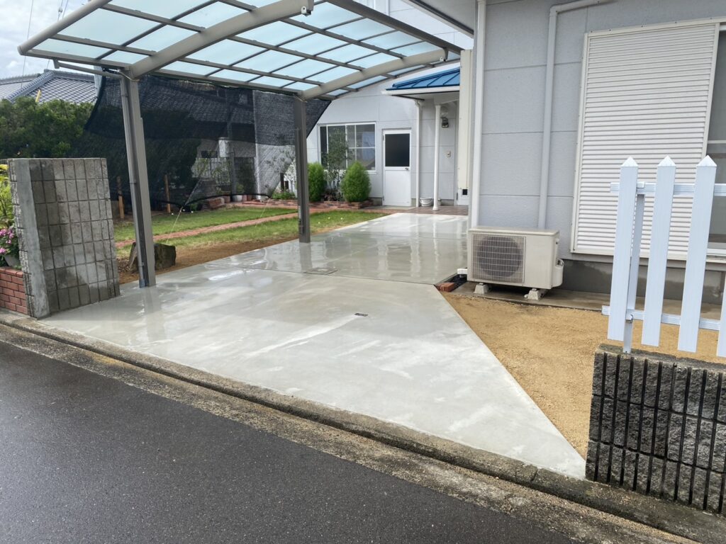 【高松市Ｋ様邸】天然芝撤去＆間口も広々で快適✨駐車場拡張工事㊗完工 (株)カインズガーデン｜香川県の庭リフォーム工事