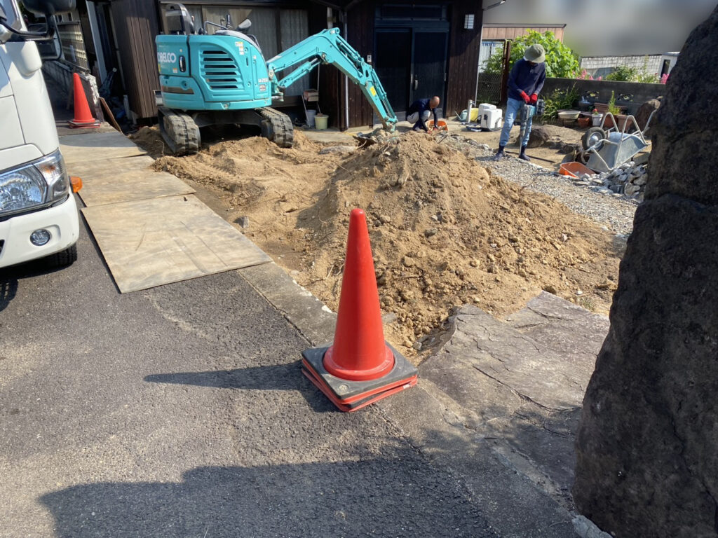 【綾川町ＭＯ様邸】石垣・石の門柱撤去完了✨坪庭解体も順調です (株)カインズガーデン｜香川県の庭リフォーム工事