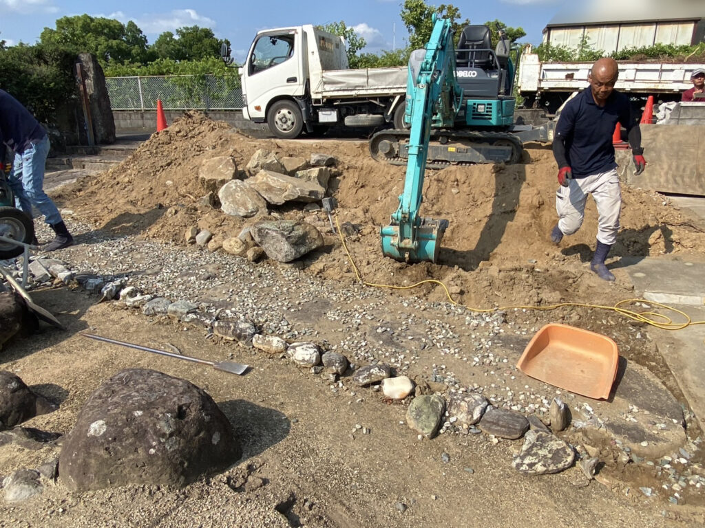 【綾川町ＭＯ様邸】石垣・石の門柱撤去完了✨坪庭解体も順調です (株)カインズガーデン｜香川県の庭リフォーム工事