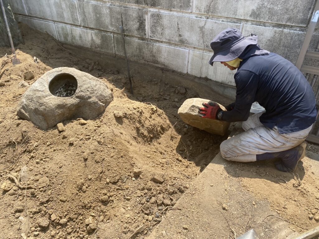 【綾川町ＭＩ様邸】庭石を活かし、風情あるお庭へ✨庭石再配置完了 (株)カインズガーデン｜香川の庭リフォーム工事，庭仕舞い
