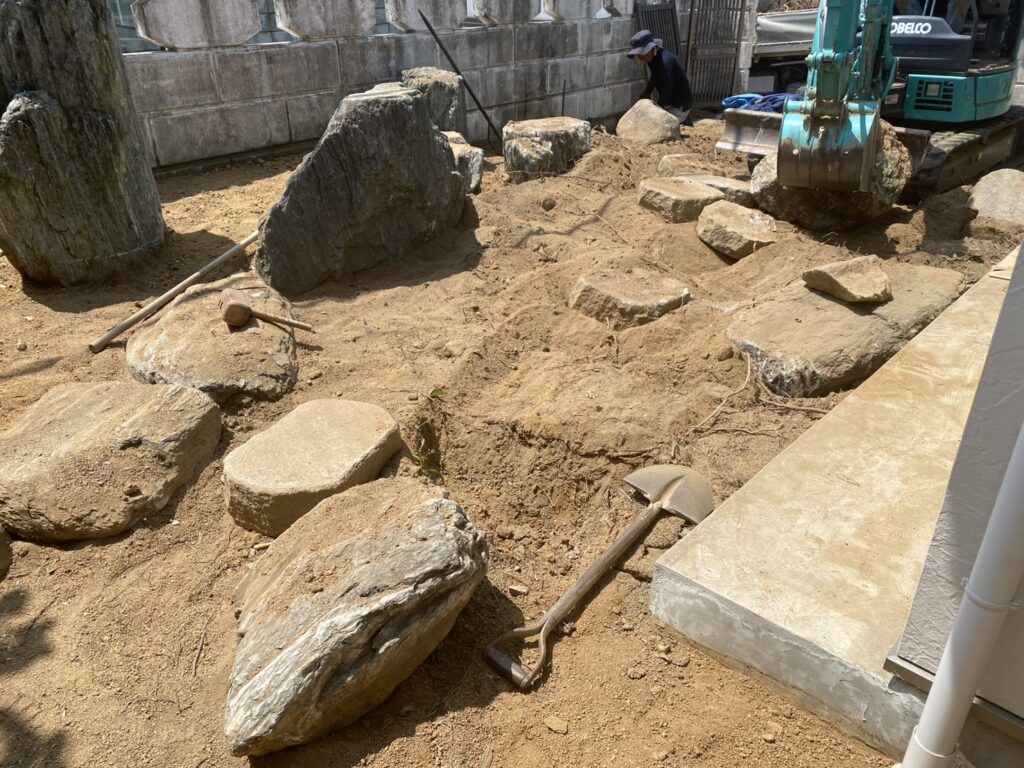【綾川町ＭＩ様邸】庭石を活かし、風情あるお庭へ✨庭石再配置完了 (株)カインズガーデン｜香川の庭リフォーム工事，庭仕舞い