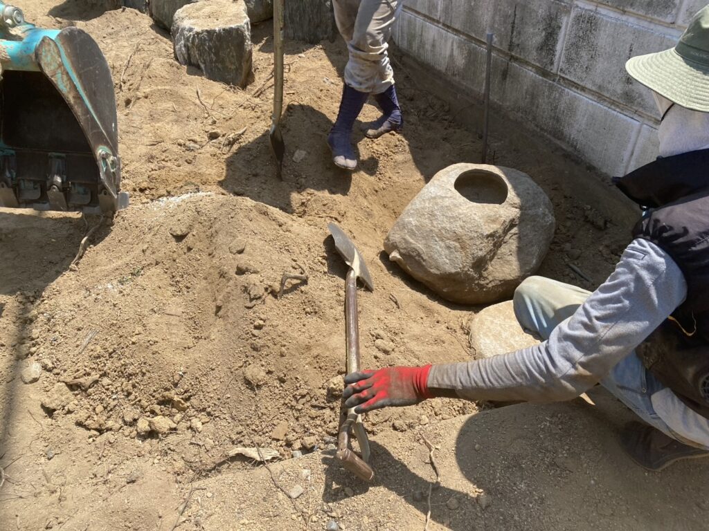 【綾川町ＭＩ様邸】庭石を活かし、風情あるお庭へ✨庭石再配置完了 (株)カインズガーデン｜香川の庭リフォーム工事，庭仕舞い