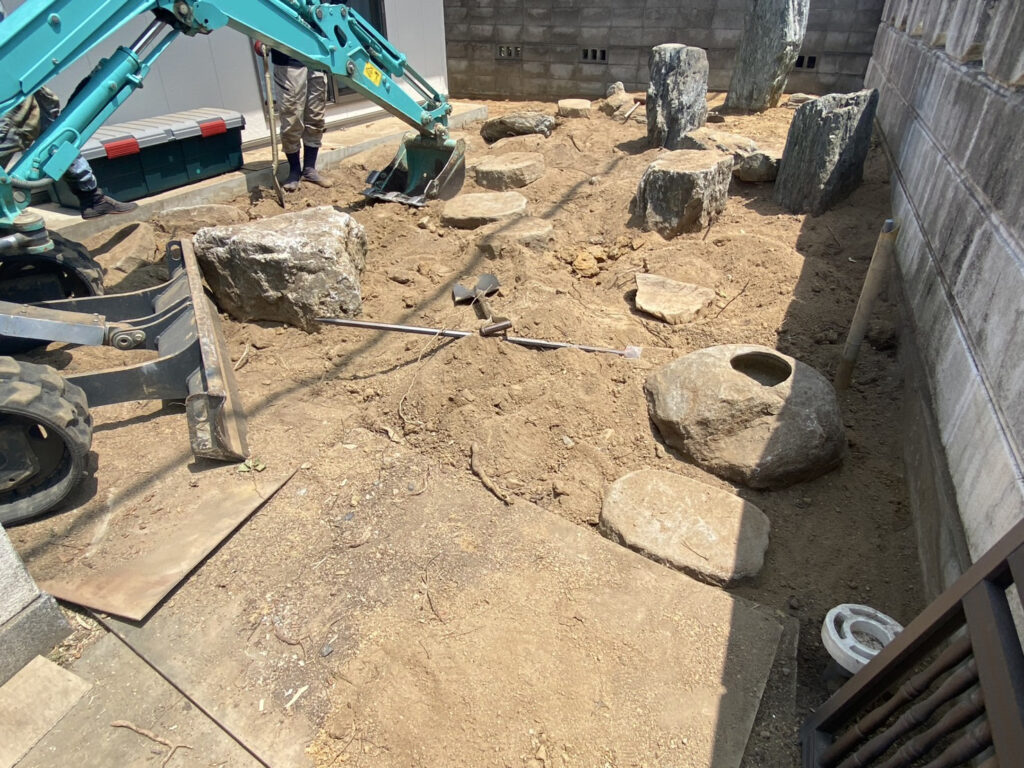 【綾川町ＭＩ様邸】庭石を活かし、風情あるお庭へ✨庭石再配置完了 (株)カインズガーデン｜香川の庭リフォーム工事，庭仕舞い