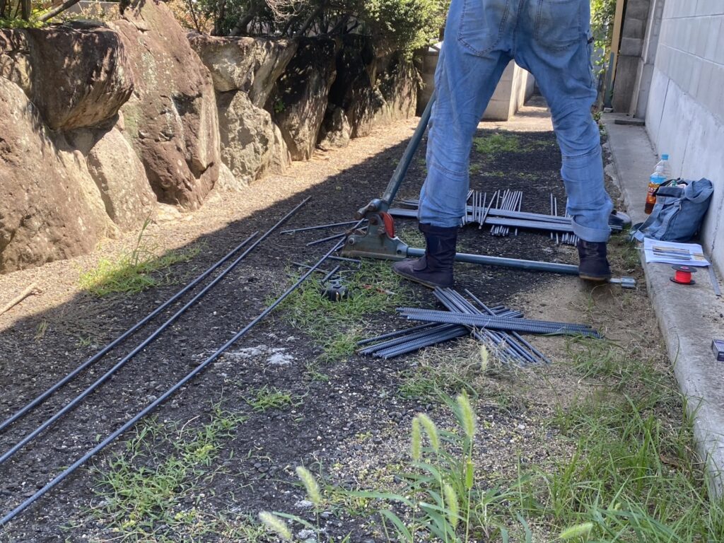 【綾川町ＭＯ様邸】坪庭撤去ＯＫ✨コンクリート基礎の準備をします (株)カインズガーデン｜香川県の庭リフォーム工事
