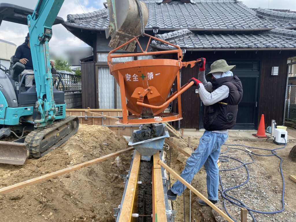 【綾川町MO様邸】新・駐車スペースのコンクリート基礎打設完了 (株)カインズガーデン|香川県の庭リフォーム工事,庭仕舞い 【綾川町MO様邸】新・駐車スペースのコンクリート基礎打設完了 (株)カインズガーデン|香川県の庭リフォーム工事,庭仕舞い