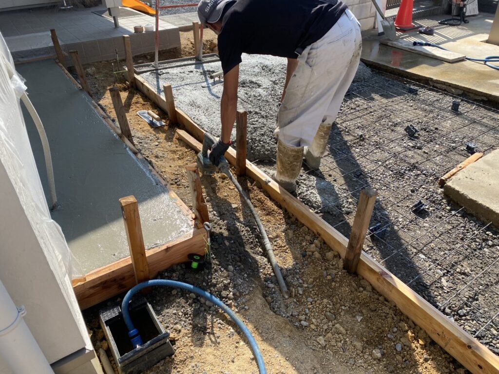 【綾川町MI様邸】枯山水のお庭や裏庭の雑草対策完了✨駐車場周辺のコンクリート打設も完了 (株)カインズガーデン|香川県の庭リフォーム工事 【綾川町MI様邸】枯山水のお庭や裏庭の雑草対策完了✨駐車場周辺のコンクリート打設も完了 (株)カインズガーデン|香川県の庭リフォーム工事