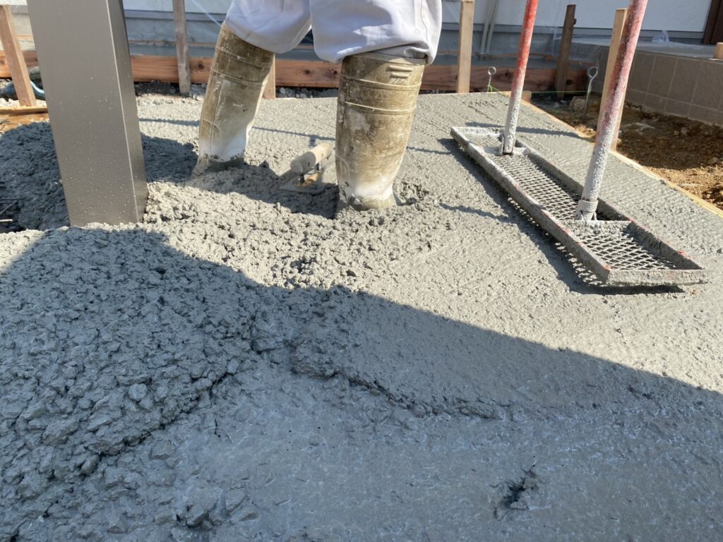 【綾川町MI様邸】枯山水のお庭や裏庭の雑草対策完了✨駐車場周辺のコンクリート打設も完了 (株)カインズガーデン|香川県の庭リフォーム工事 【綾川町MI様邸】枯山水のお庭や裏庭の雑草対策完了✨駐車場周辺のコンクリート打設も完了 (株)カインズガーデン|香川県の庭リフォーム工事