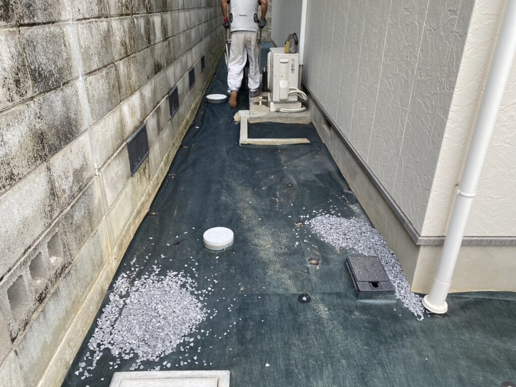 【綾川町ＭＩ様邸】格好良いフラット屋根カーポート＆跳ね上げ門扉完成✨ (株)カインズガーデン｜香川県の庭リフォーム工事