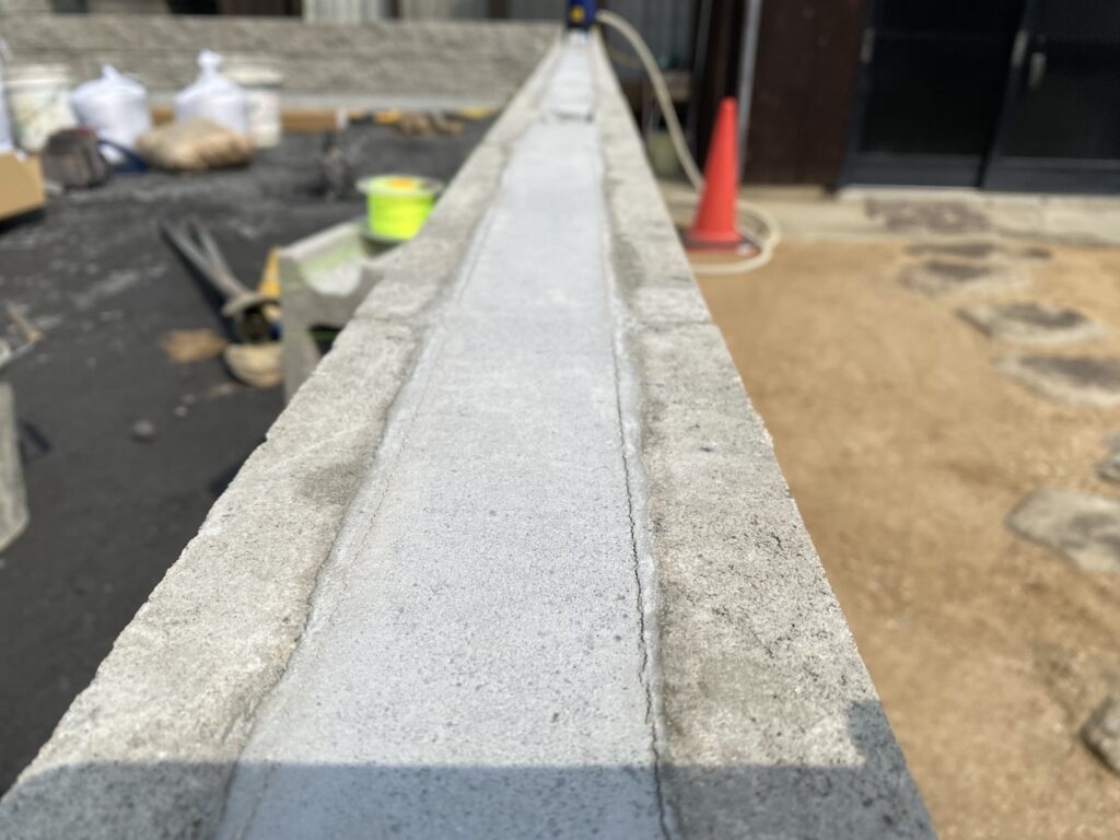 【綾川町ＭＯ様邸】化粧ブロックの門壁も完成✨フェンスやカーポート柱建て (株)カインズガーデン｜香川県の庭リフォーム工事
