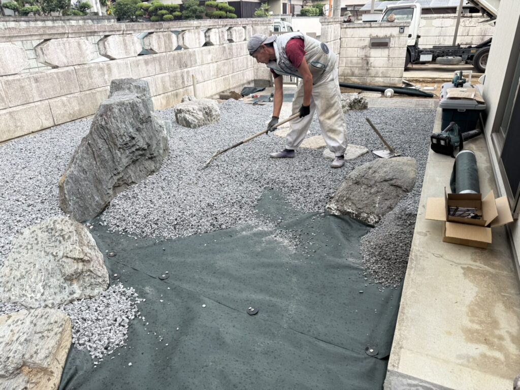【綾川町MI様邸】枯山水のお庭や裏庭の雑草対策完了✨駐車場周辺のコンクリート打設も完了 (株)カインズガーデン|香川県の庭リフォーム工事 【綾川町MI様邸】枯山水のお庭や裏庭の雑草対策完了✨駐車場周辺のコンクリート打設も完了 (株)カインズガーデン|香川県の庭リフォーム工事