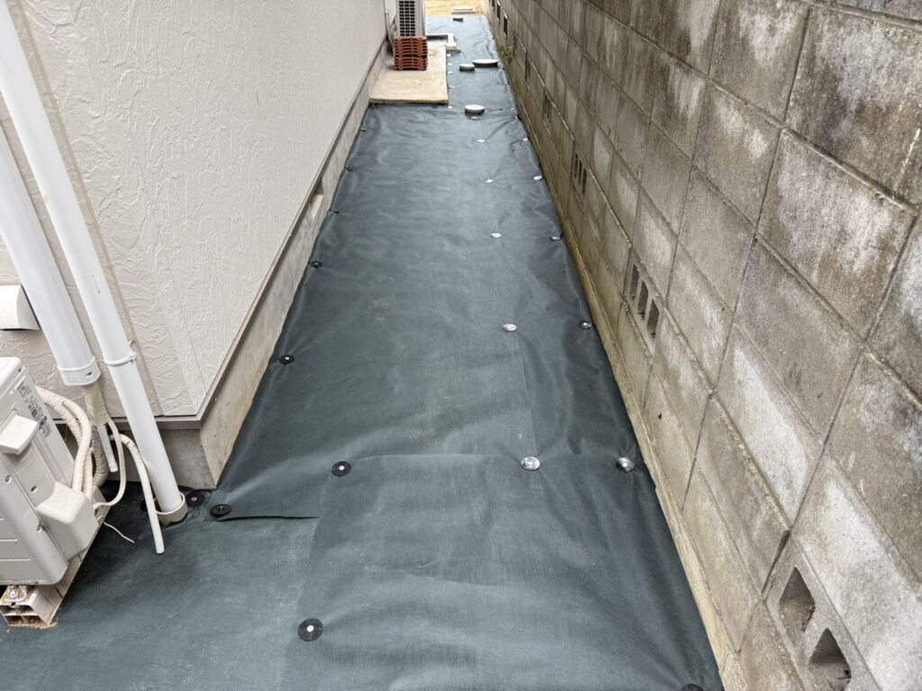 【綾川町MI様邸】枯山水のお庭や裏庭の雑草対策完了✨駐車場周辺のコンクリート打設も完了 (株)カインズガーデン|香川県の庭リフォーム工事 【綾川町MI様邸】枯山水のお庭や裏庭の雑草対策完了✨駐車場周辺のコンクリート打設も完了 (株)カインズガーデン|香川県の庭リフォーム工事
