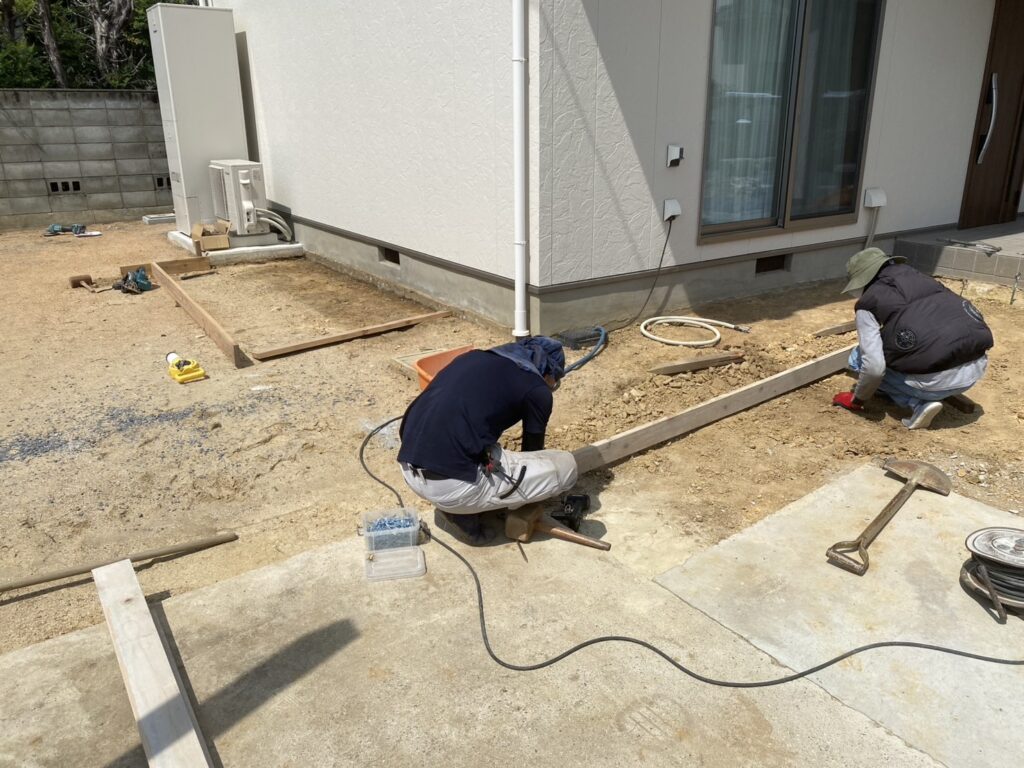 【綾川町MI様邸】枯山水のお庭や裏庭の雑草対策完了✨駐車場周辺のコンクリート打設も完了 (株)カインズガーデン|香川県の庭リフォーム工事 【綾川町MI様邸】枯山水のお庭や裏庭の雑草対策完了✨駐車場周辺のコンクリート打設も完了 (株)カインズガーデン|香川県の庭リフォーム工事