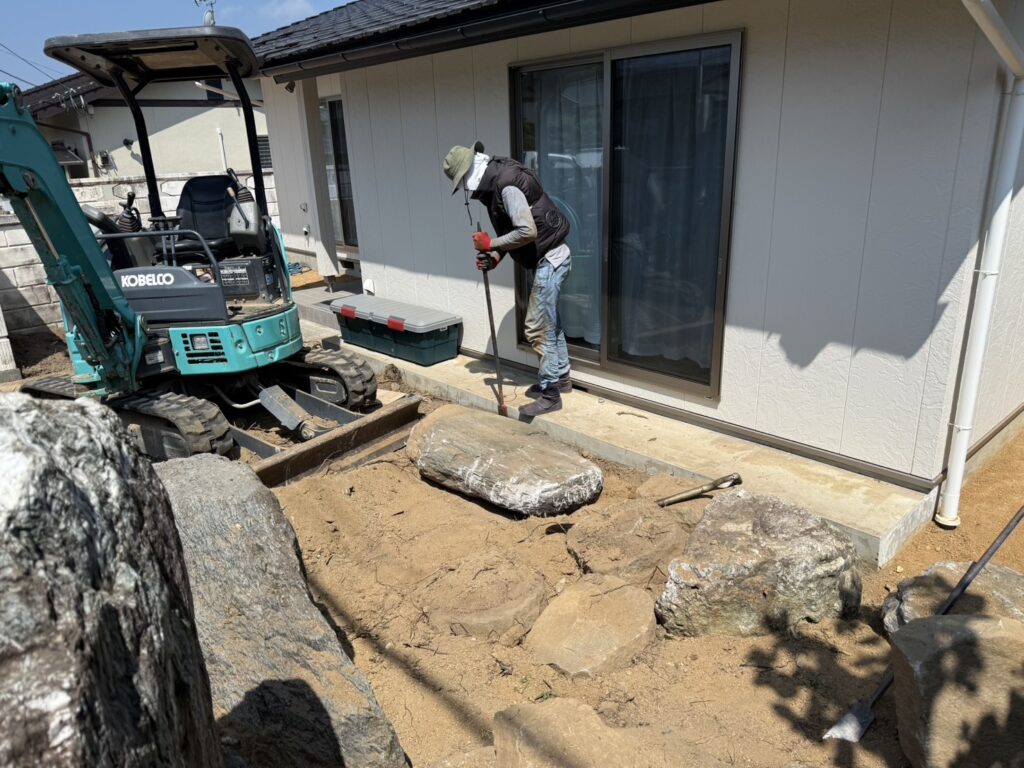 【綾川町ＭＩ様邸】庭石を活かし、風情あるお庭へ✨庭石再配置完了 (株)カインズガーデン｜香川の庭リフォーム工事，庭仕舞い