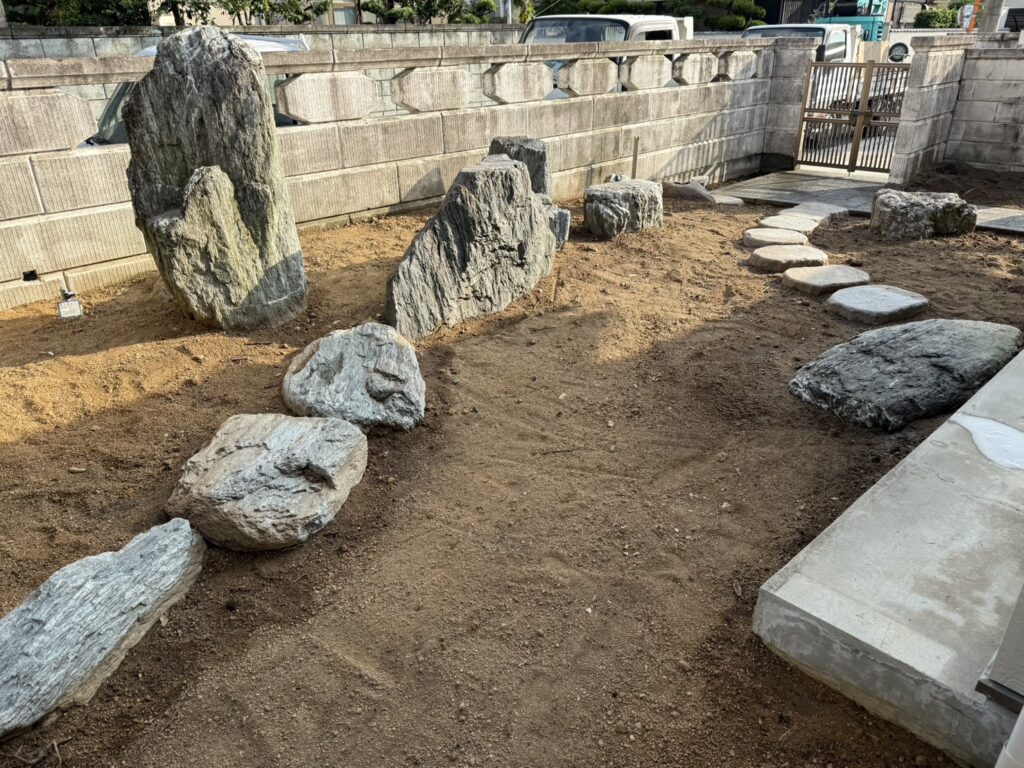 【綾川町ＭＩ様邸】庭石を活かし、風情あるお庭へ✨庭石再配置完了 (株)カインズガーデン｜香川の庭リフォーム工事，庭仕舞い