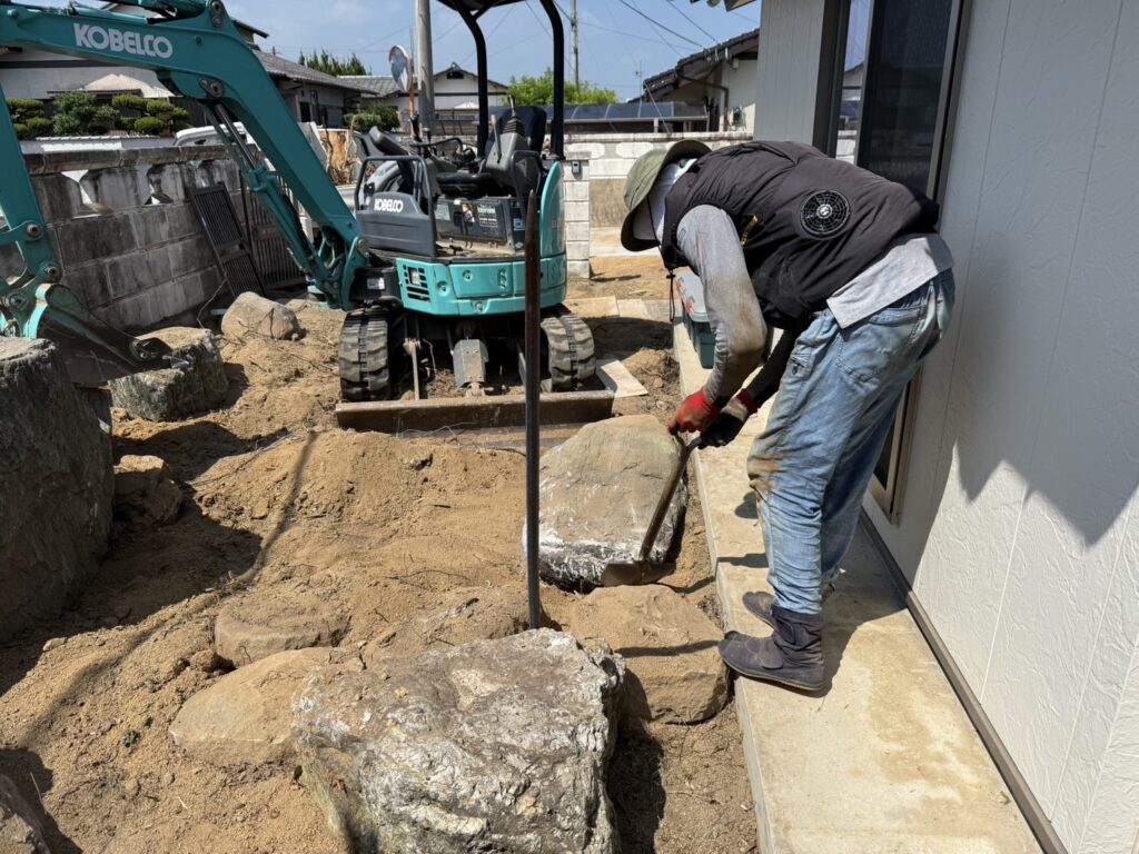 【綾川町ＭＩ様邸】庭石を活かし、風情あるお庭へ✨庭石再配置完了 (株)カインズガーデン｜香川の庭リフォーム工事，庭仕舞い