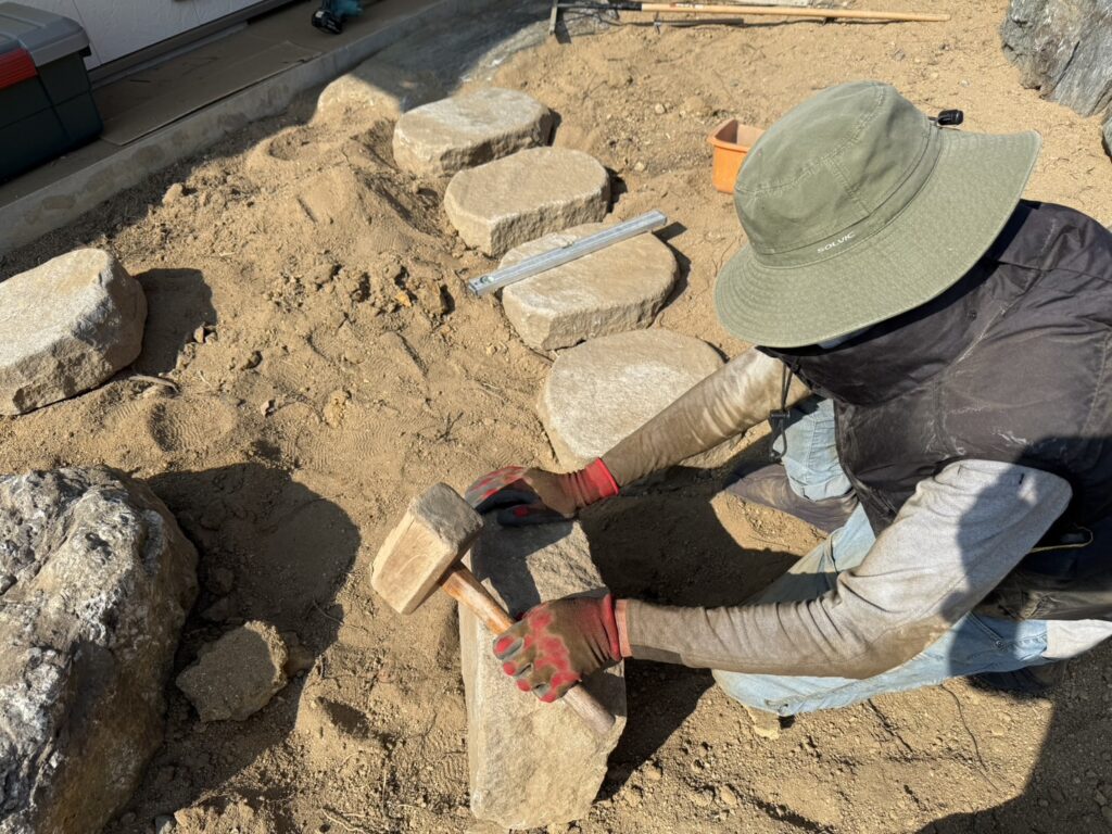 【綾川町ＭＩ様邸】庭石を活かし、風情あるお庭へ✨庭石再配置完了 (株)カインズガーデン｜香川の庭リフォーム工事，庭仕舞い