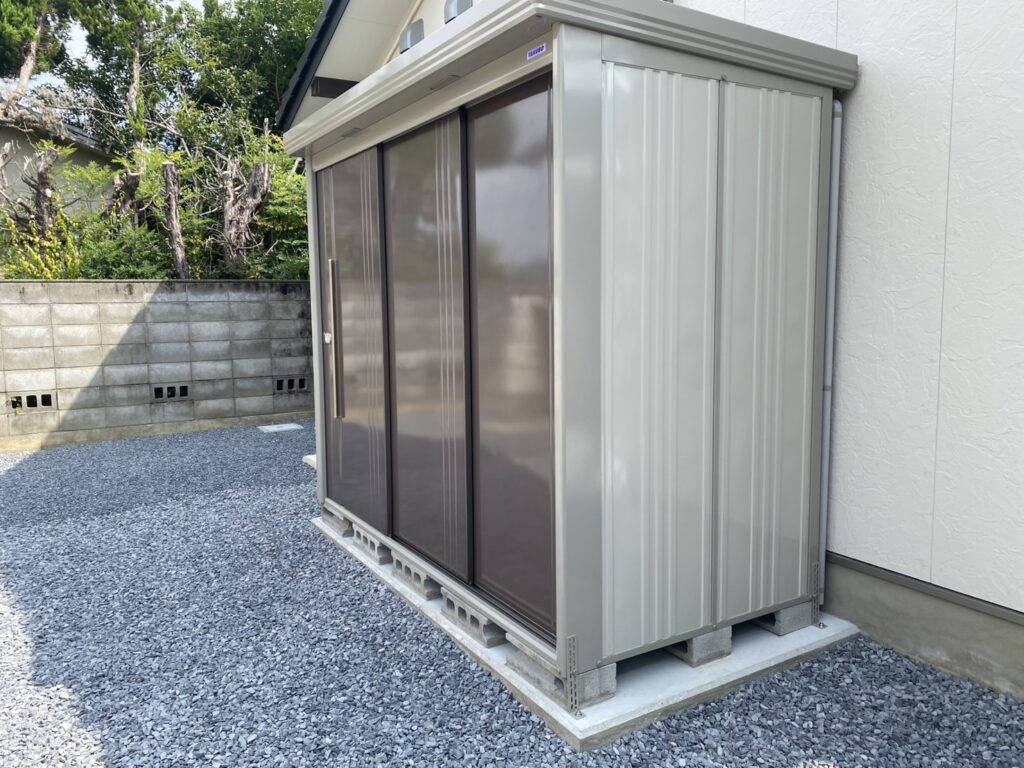 【綾川町ＭＩ様邸】風情ある枯山水風雑草対策✨カッコイイ駐車場や物置㊗完工 (株)カインズガーデン｜香川の庭リフォーム工事，庭仕舞い