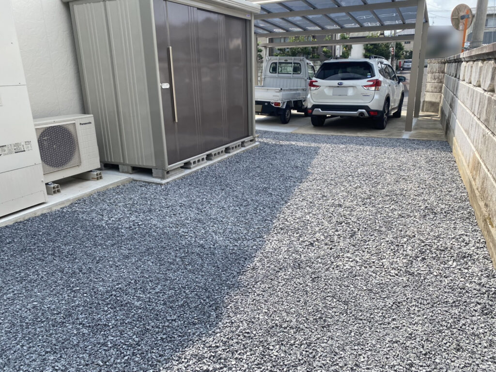 【綾川町ＭＩ様邸】風情ある枯山水風雑草対策✨カッコイイ駐車場や物置㊗完工 (株)カインズガーデン｜香川の庭リフォーム工事，庭仕舞い