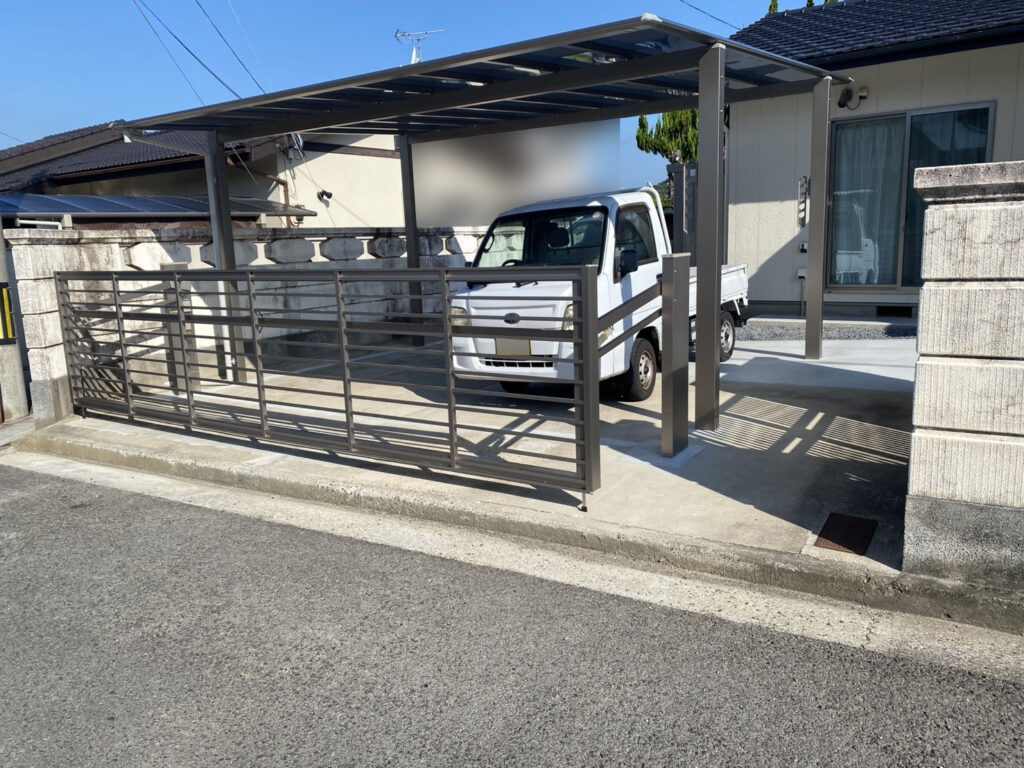 【綾川町ＭＩ様邸】風情ある枯山水風雑草対策✨カッコイイ駐車場や物置㊗完工 (株)カインズガーデン｜香川の庭リフォーム工事，庭仕舞い