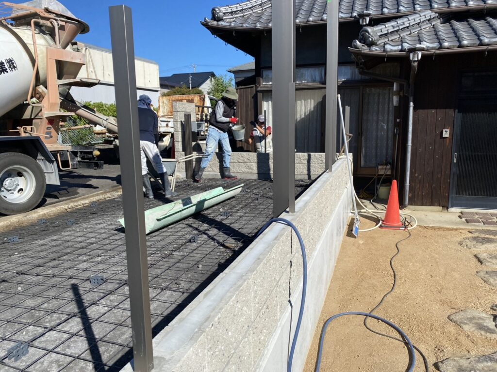 【綾川町ＭＯ様邸】新しい駐車場の土間コンクリート打設完了＆石張り復旧 (株)カインズガーデン｜香川県の庭リフォーム工事