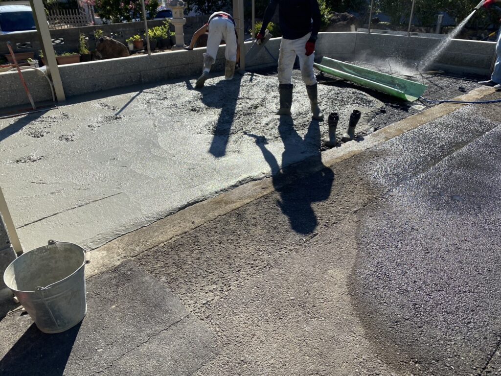 【綾川町ＭＯ様邸】新しい駐車場の土間コンクリート打設完了＆石張り復旧 (株)カインズガーデン｜香川県の庭リフォーム工事
