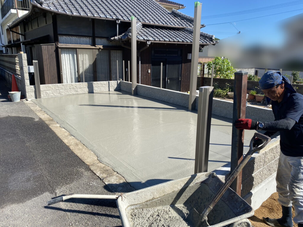 【綾川町ＭＯ様邸】新しい駐車場の土間コンクリート打設完了＆石張り復旧 (株)カインズガーデン｜香川県の庭リフォーム工事