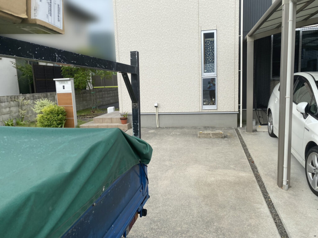 【坂出市Ａ様邸】カーポートとテラス追加設置＆テラスパネル交換等、着工⛑ (株)カインズガーデン｜香川県の庭リフォーム工事