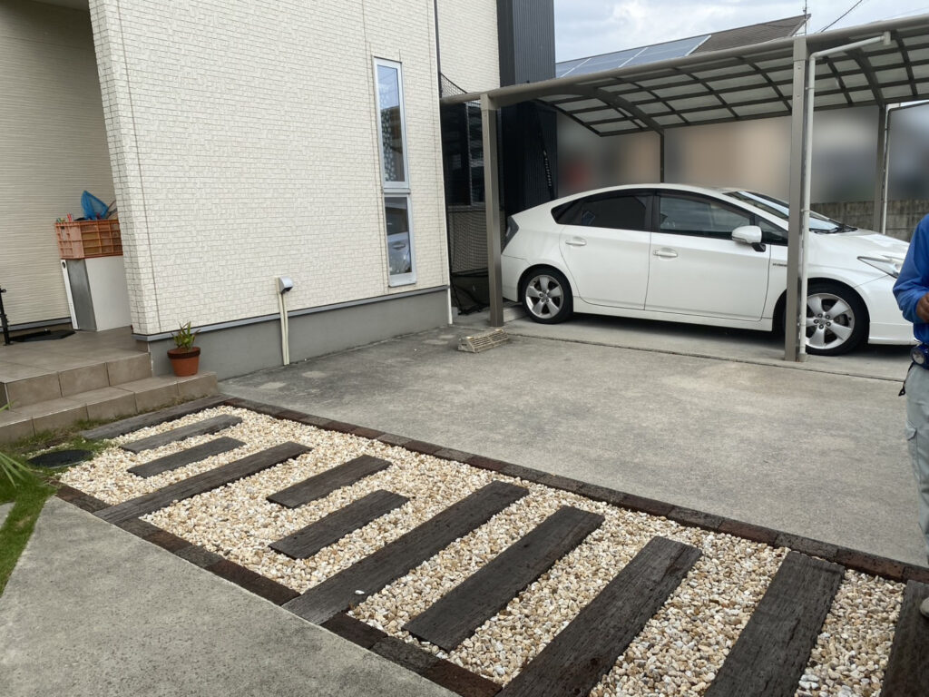 【坂出市Ａ様邸】カーポートとテラス追加設置＆テラスパネル交換等、着工⛑ (株)カインズガーデン｜香川県の庭リフォーム工事