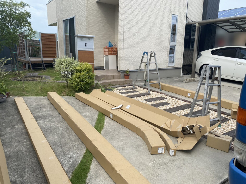 【坂出市Ａ様邸】カーポートとテラス追加設置＆テラスパネル交換等、着工⛑ (株)カインズガーデン｜香川県の庭リフォーム工事