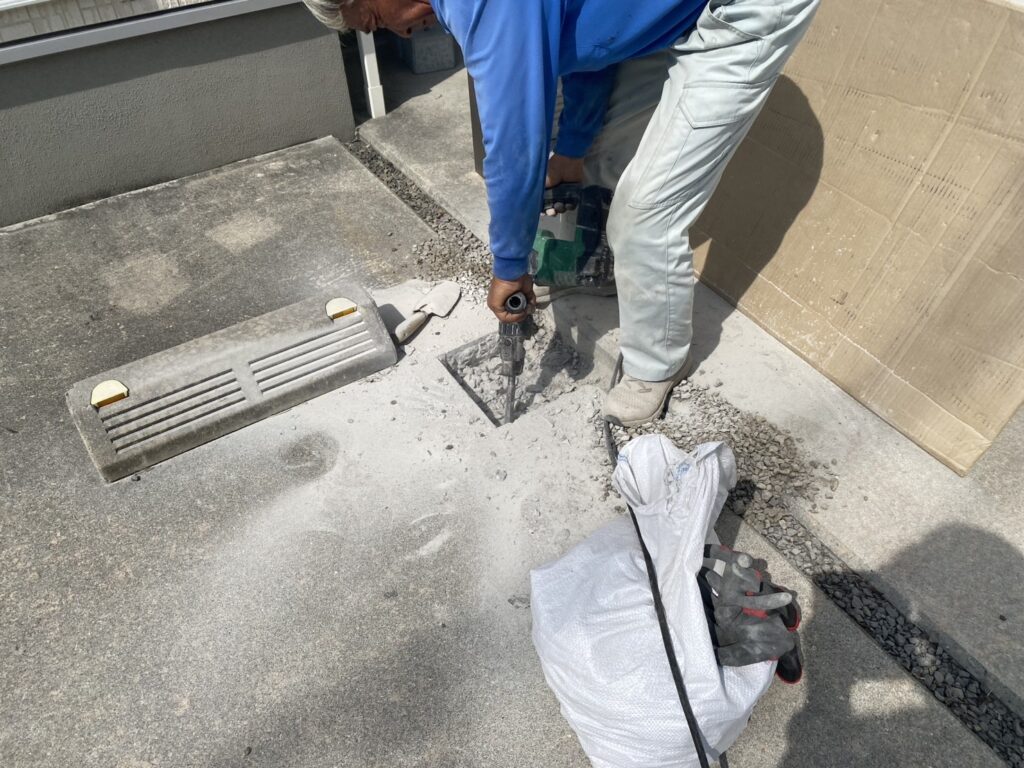 【坂出市Ａ様邸】カーポートとテラス追加設置＆テラスパネル交換等、着工⛑ (株)カインズガーデン｜香川県の庭リフォーム工事