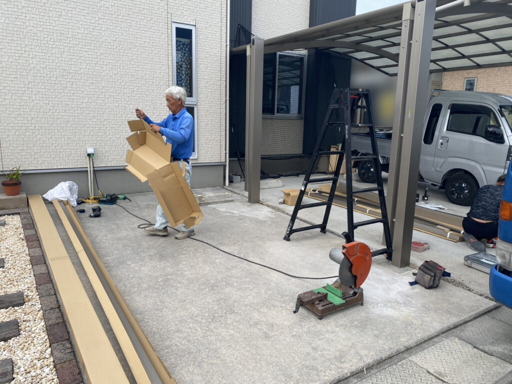 【坂出市A様邸】植栽移設&カーポートやテラス設置中 (株)カインズガーデン|香川県の庭リフォーム工事,エクステリア工事 【坂出市A様邸】植栽移設&カーポートやテラス設置中 (株)カインズガーデン|香川県の庭リフォーム工事,エクステリア工事