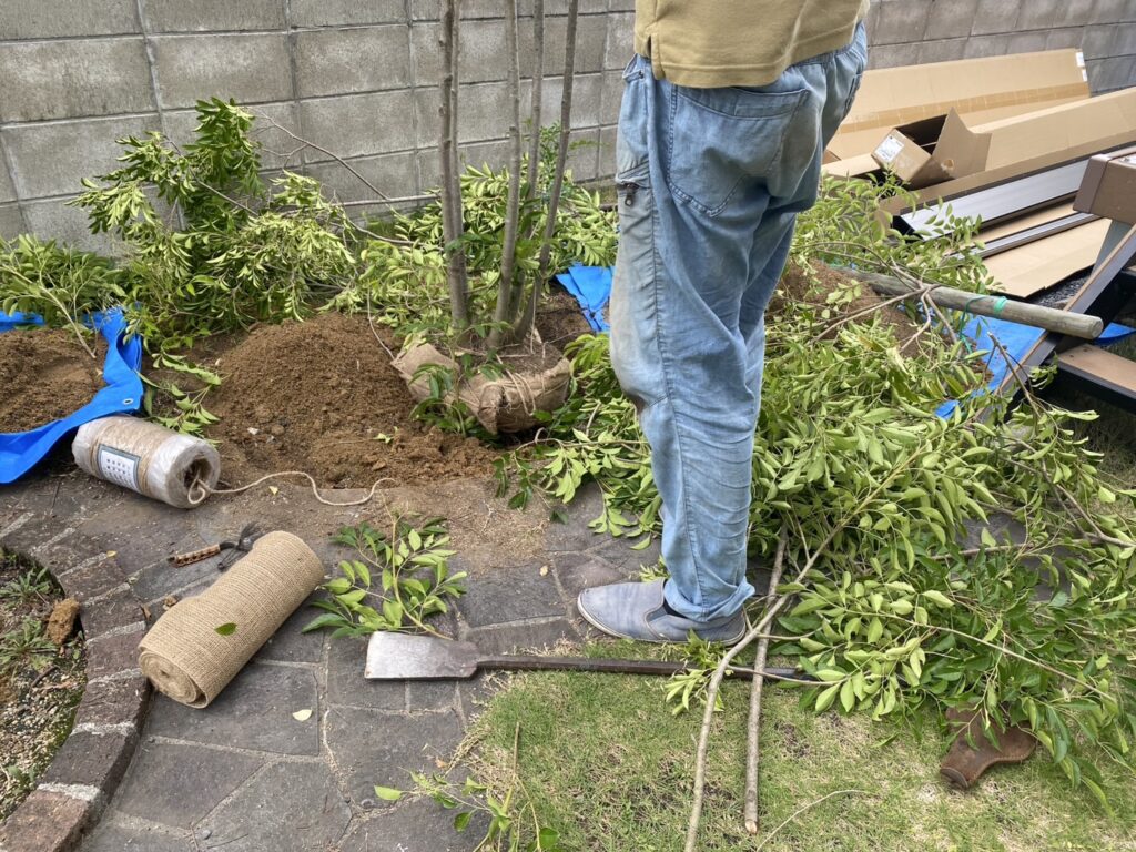 【坂出市A様邸】植栽移設&カーポートやテラス設置中 (株)カインズガーデン|香川県の庭リフォーム工事,エクステリア工事 【坂出市A様邸】植栽移設&カーポートやテラス設置中 (株)カインズガーデン|香川県の庭リフォーム工事,エクステリア工事
