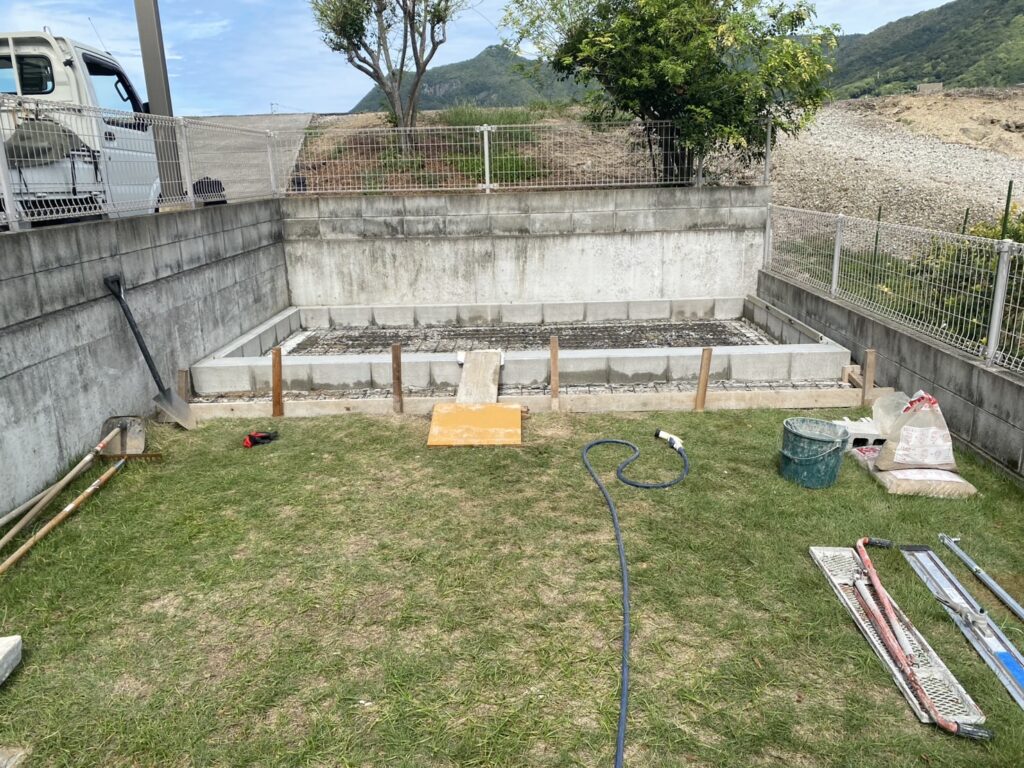 【観音寺市Ｓ様邸】物置設置｜物置の土間コンクリート打設完了 (株)カインズガーデン｜香川県の庭リフォーム工事
