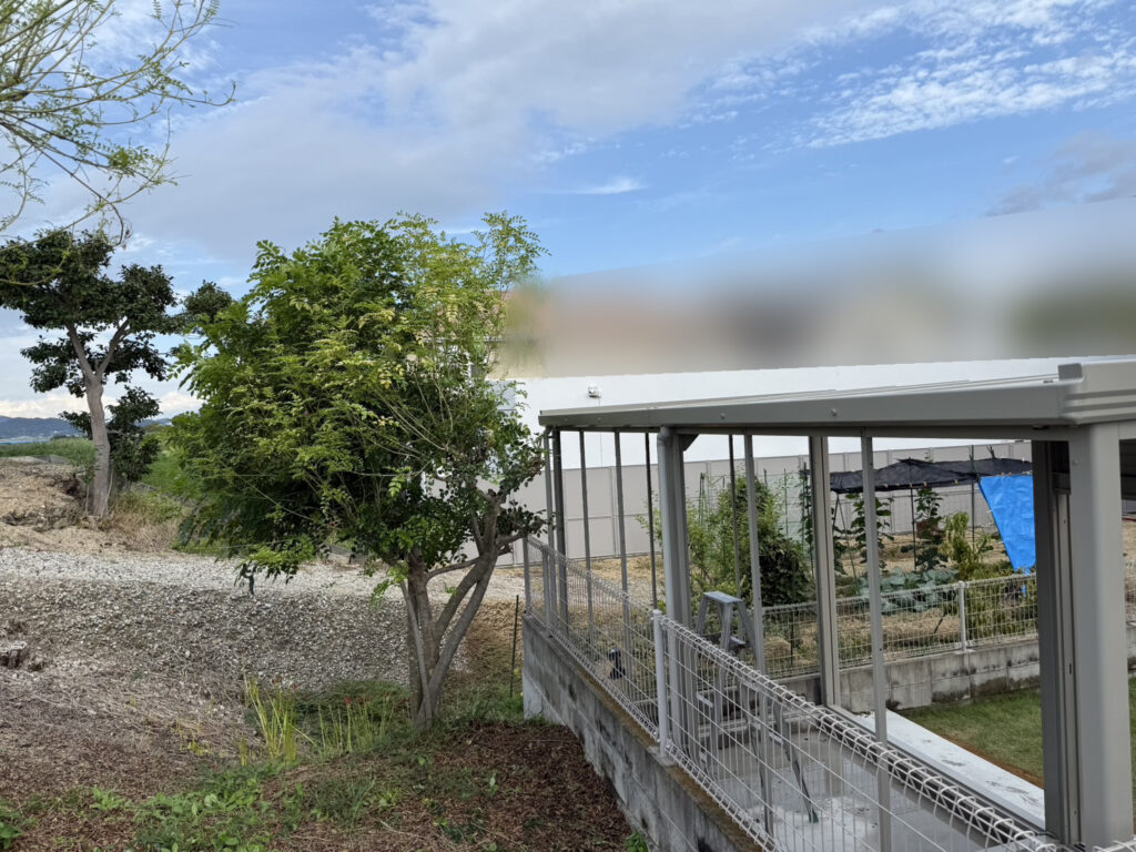 【観音寺市Ｓ様邸】裏庭に大サイズ物置完成✨庭リフォーム工事㊗完工 (株)カインズガーデン｜香川県の庭仕舞い工事