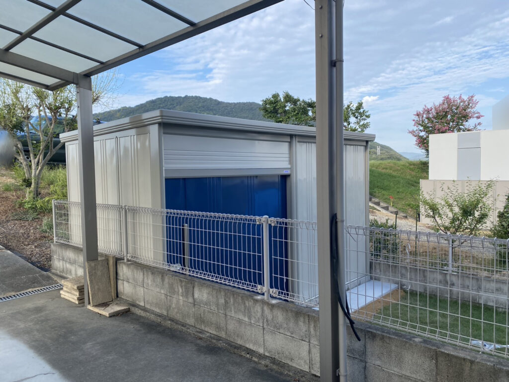 【観音寺市Ｓ様邸】裏庭に大サイズ物置完成✨庭リフォーム工事㊗完工 (株)カインズガーデン｜香川県の庭仕舞い工事