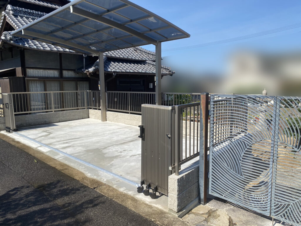【綾川町ＭＯ様邸】カーポート＆門扉完備で格好良い✨駐車場拡張工事㊗完工 (株)カインズガーデン｜香川県の庭リフォーム工事
