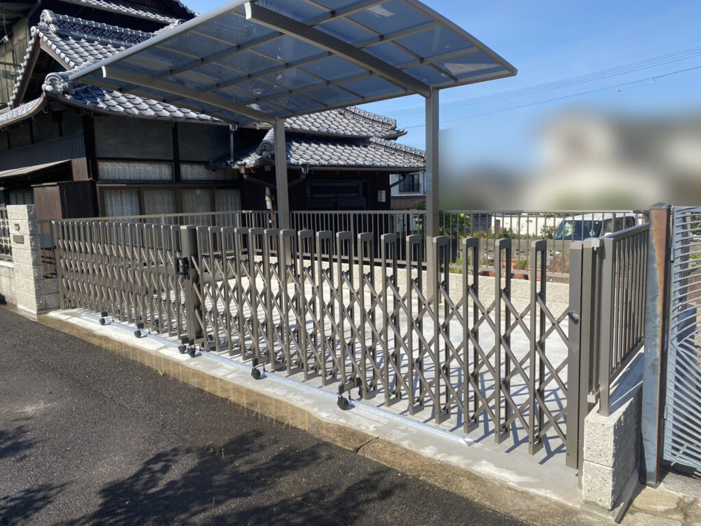 【綾川町ＭＯ様邸】カーポート＆門扉完備で格好良い✨駐車場拡張工事㊗完工 (株)カインズガーデン｜香川県の庭リフォーム工事