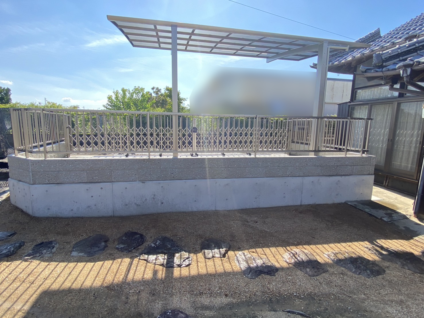 【綾川町ＭＯ様邸】カーポート＆門扉完備で格好良い✨駐車場拡張工事㊗完工 (株)カインズガーデン｜香川県の庭リフォーム工事
