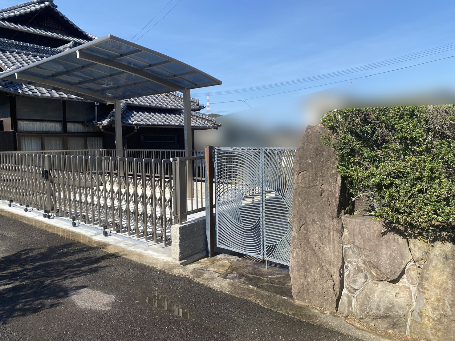 【綾川町ＭＯ様邸】カーポート＆門扉完備で格好良い✨駐車場拡張工事㊗完工 (株)カインズガーデン｜香川県の庭リフォーム工事