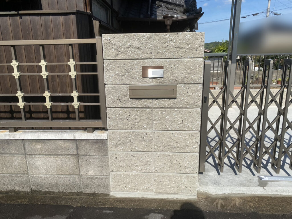 【綾川町ＭＯ様邸】カーポート＆門扉完備で格好良い✨駐車場拡張工事㊗完工 (株)カインズガーデン｜香川県の庭リフォーム工事