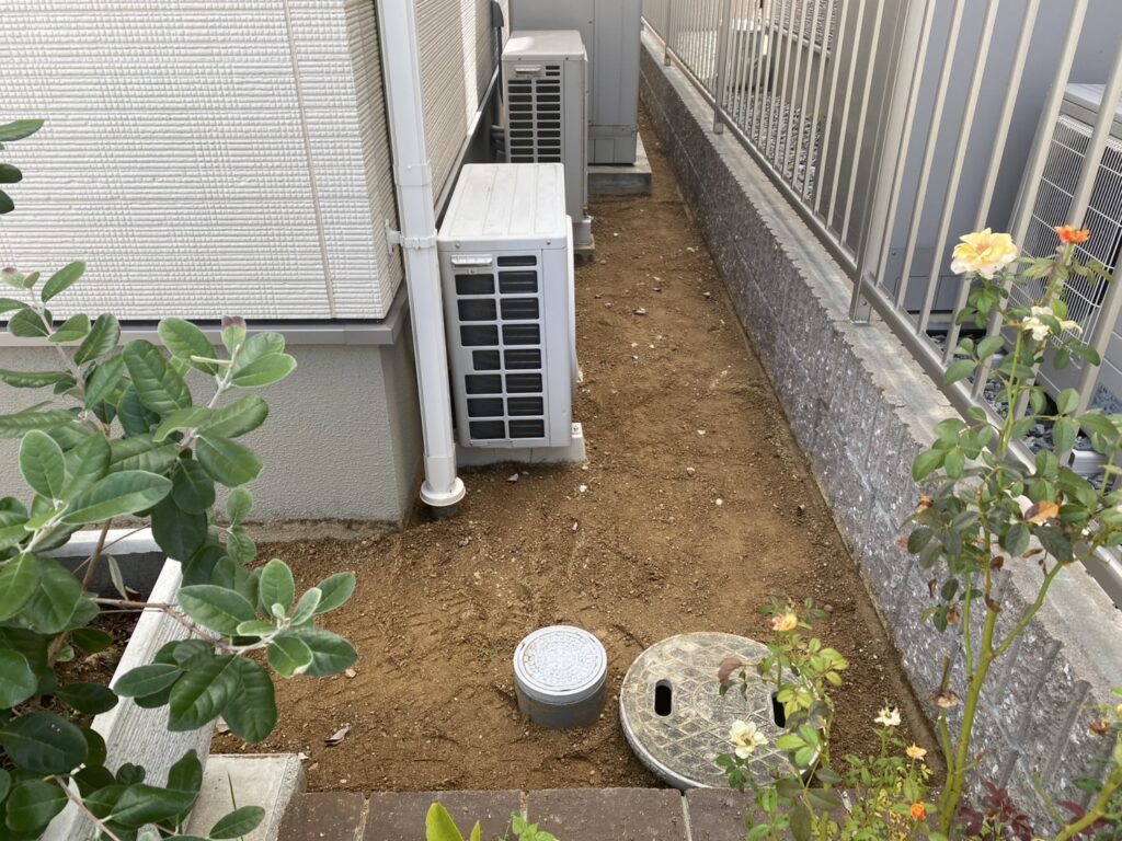 【観音寺市ＳＵ様邸】裏庭＆お家周りスッキリ✨雑草対策工事㊗完工 (株)カインズガーデン｜香川県の庭リフォーム，庭仕舞い