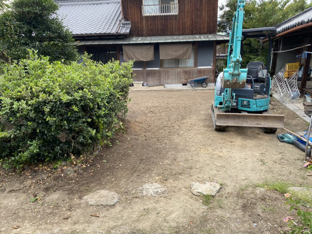 【三豊市S様邸】スッキリ綺麗な土の地面はウン年ぶり✨庭仕舞い工事㊗完工 (株)カインズガーデン|香川県の庭リフォーム工事 【三豊市S様邸】スッキリ綺麗な土の地面はウン年ぶり✨庭仕舞い工事㊗完工 (株)カインズガーデン|香川県の庭リフォーム工事