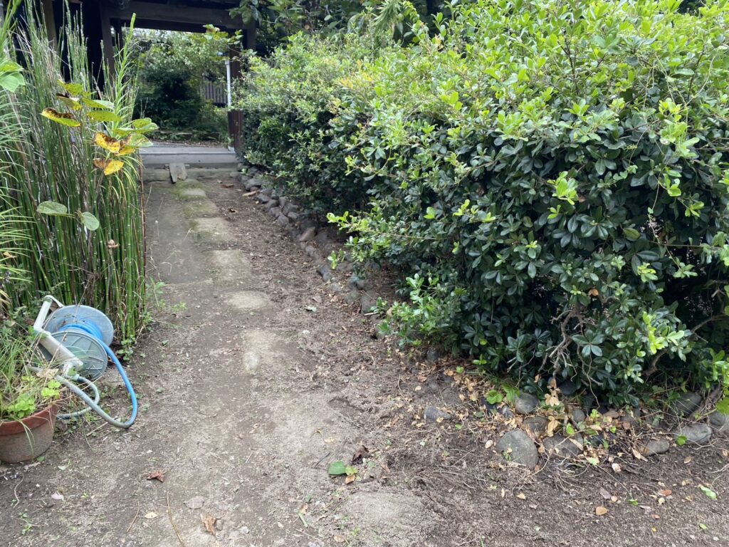 【三豊市S様邸】スッキリ綺麗な土の地面はウン年ぶり✨庭仕舞い工事㊗完工 (株)カインズガーデン|香川県の庭リフォーム工事 【三豊市S様邸】スッキリ綺麗な土の地面はウン年ぶり✨庭仕舞い工事㊗完工 (株)カインズガーデン|香川県の庭リフォーム工事