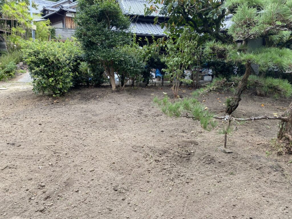 【三豊市S様邸】スッキリ綺麗な土の地面はウン年ぶり✨庭仕舞い工事㊗完工 (株)カインズガーデン|香川県の庭リフォーム工事 【三豊市S様邸】スッキリ綺麗な土の地面はウン年ぶり✨庭仕舞い工事㊗完工 (株)カインズガーデン|香川県の庭リフォーム工事