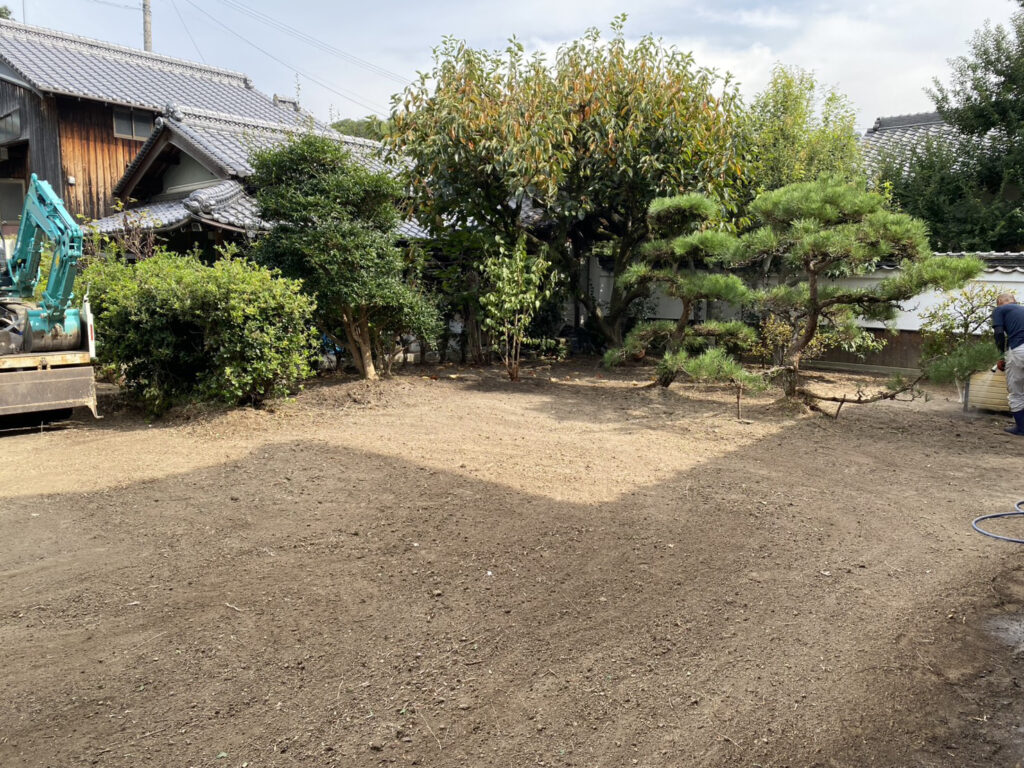 【三豊市S様邸】スッキリ綺麗な土の地面はウン年ぶり✨庭仕舞い工事㊗完工 (株)カインズガーデン|香川県の庭リフォーム工事 【三豊市S様邸】スッキリ綺麗な土の地面はウン年ぶり✨庭仕舞い工事㊗完工 (株)カインズガーデン|香川県の庭リフォーム工事