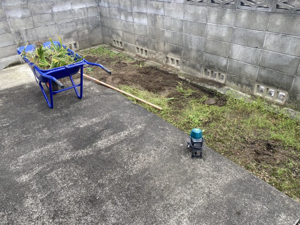 【綾川町SI様邸】「花壇をスッキリし草が生えないように」庭仕舞い着工⛑ (株)カインズガーデン|香川県の庭リフォーム工事 【綾川町SI様邸】「花壇をスッキリし草が生えないように」庭仕舞い着工⛑ (株)カインズガーデン|香川県の庭リフォーム工事