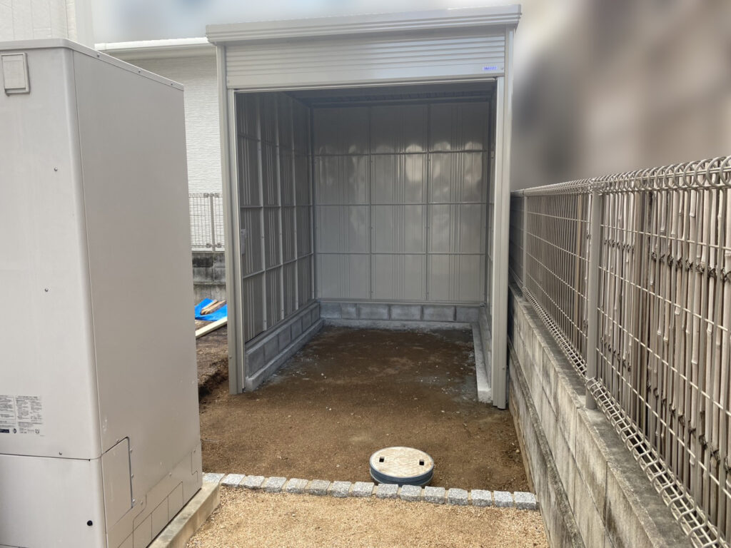 【高松市S様邸】バイクガレージ設置中|バイクガレージ組み立てます (株)カインズガーデン|香川県の庭リフォーム工事 【高松市S様邸】バイクガレージ設置中|バイクガレージ組み立てます (株)カインズガーデン|香川県の庭リフォーム工事