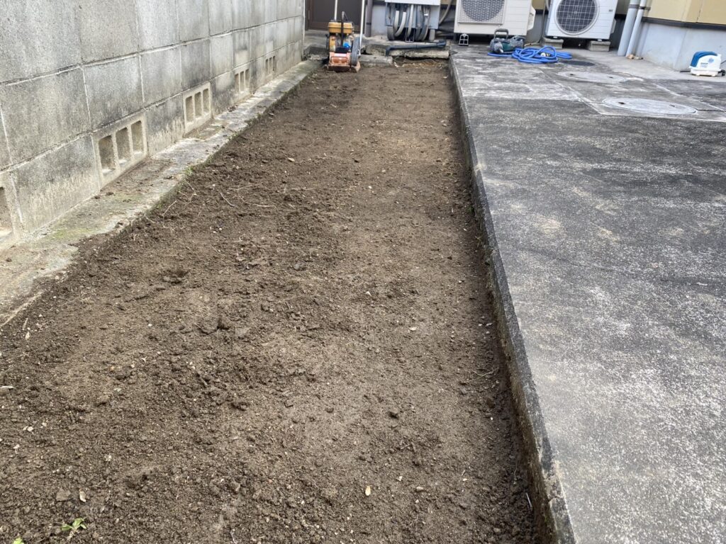 【綾川町SI様邸】「花壇をスッキリし草が生えないように」庭仕舞い着工⛑ (株)カインズガーデン|香川県の庭リフォーム工事 【綾川町SI様邸】「花壇をスッキリし草が生えないように」庭仕舞い着工⛑ (株)カインズガーデン|香川県の庭リフォーム工事